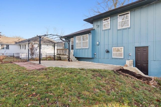 506 S Adams Street, Raymore, MO 64083