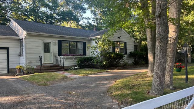 62 Squires Avenue, East Quogue, NY 11942