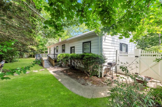 62 Squires Avenue, East Quogue, NY 11942