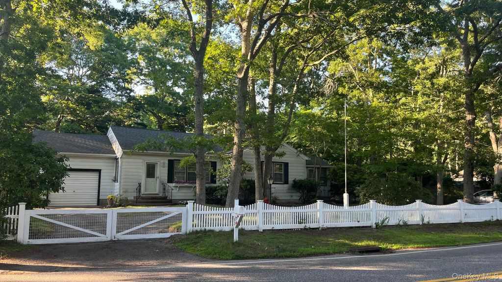 62 Squires Avenue, East Quogue, NY 11942