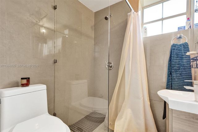 7544 Adventure Ave, North Bay Village, FL 33141