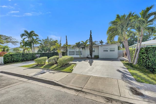 7544 Adventure Ave, North Bay Village, FL 33141