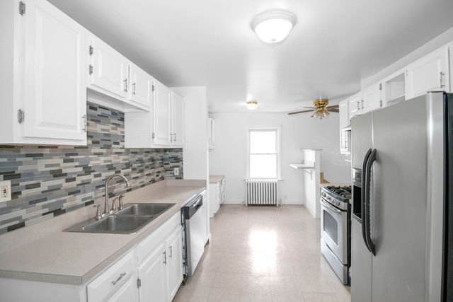 235 N ARDMORE Avenue, Villa Park, IL 60181