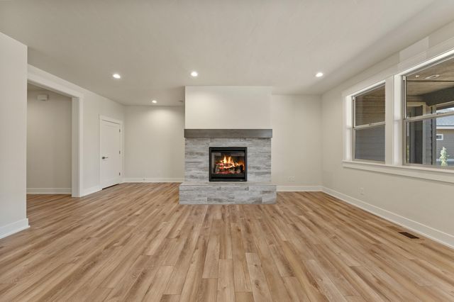 2695 NW 23rd 60, Redmond, OR 97756