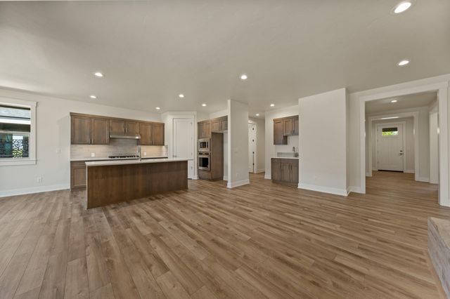 2695 NW 23rd 60, Redmond, OR 97756