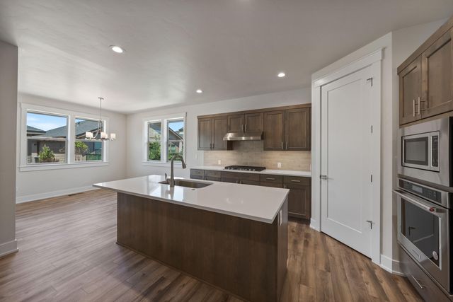 2695 NW 23rd 60, Redmond, OR 97756