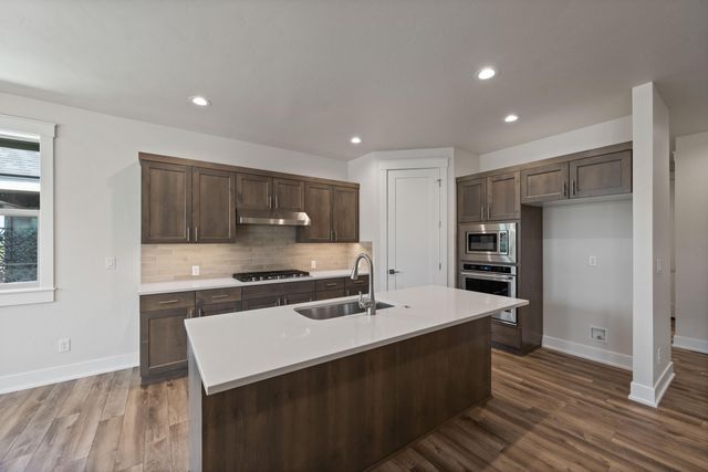 2695 NW 23rd 60, Redmond, OR 97756