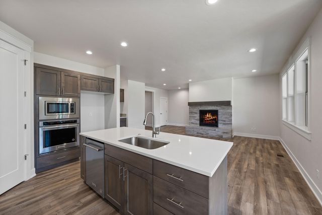 2695 NW 23rd 60, Redmond, OR 97756