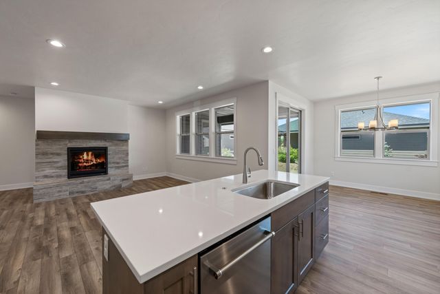 2695 NW 23rd 60, Redmond, OR 97756