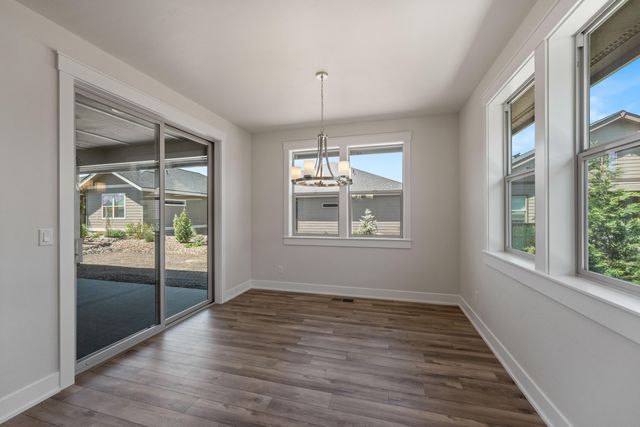 2695 NW 23rd 60, Redmond, OR 97756