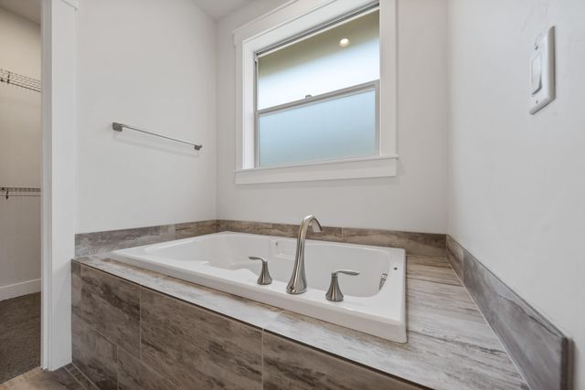 2695 NW 23rd 60, Redmond, OR 97756
