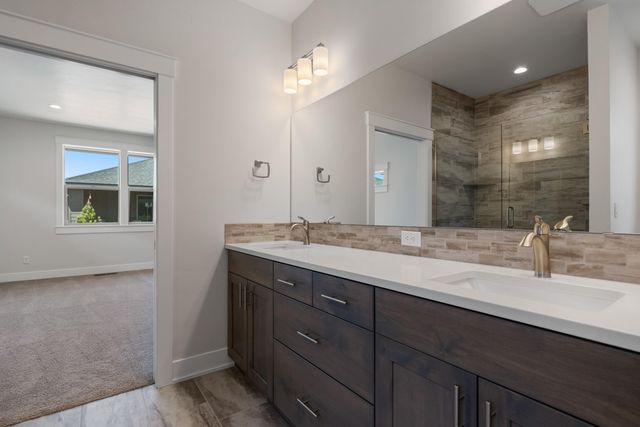 2695 NW 23rd 60, Redmond, OR 97756