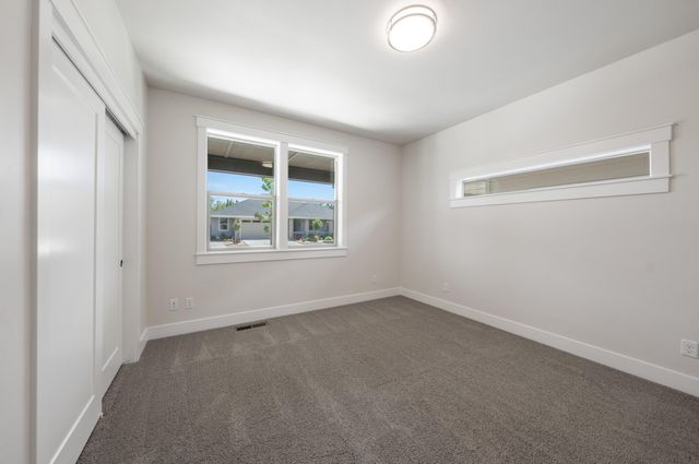 2695 NW 23rd 60, Redmond, OR 97756
