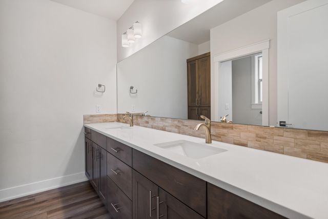 2695 NW 23rd 60, Redmond, OR 97756