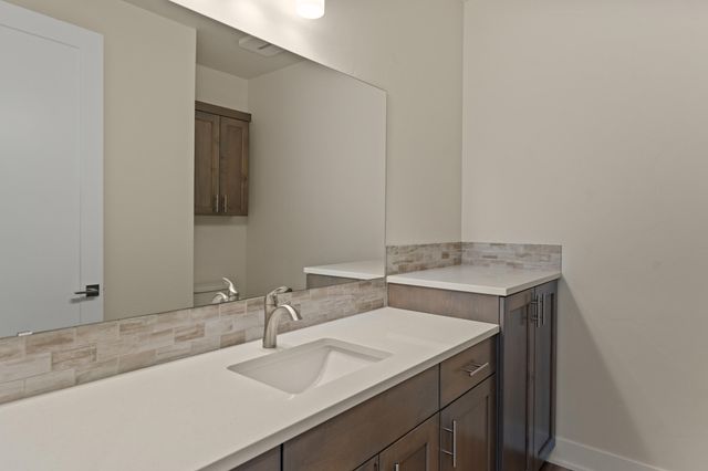 2695 NW 23rd 60, Redmond, OR 97756