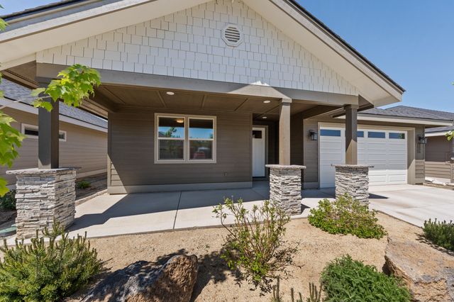 2695 NW 23rd 60, Redmond, OR 97756