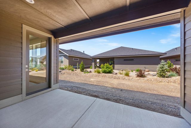 2695 NW 23rd 60, Redmond, OR 97756