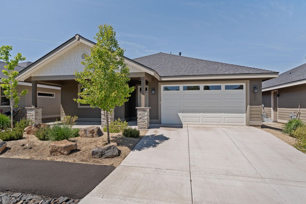 2695 NW 23rd 60, Redmond, OR 97756