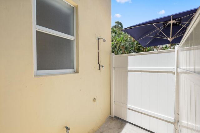 1019 Grand Court, Highland Beach, FL 33487