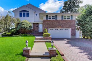491 Boulevard Place, Garden City, NY 11530
