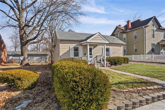 208 S Fillmore Street, Edwardsville, IL 62025