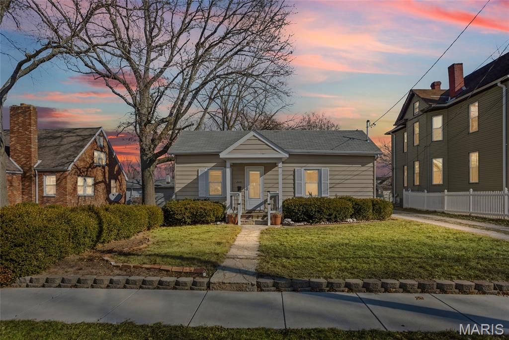 208 S Fillmore Street, Edwardsville, IL 62025