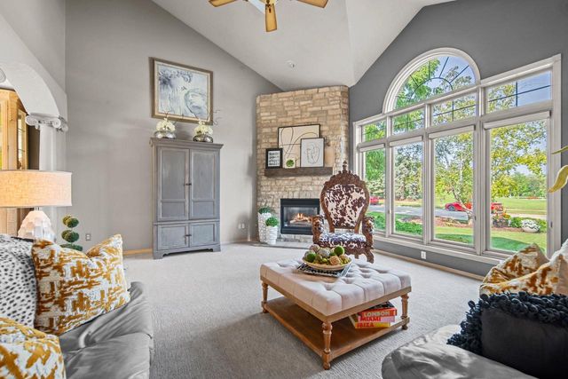 2920 CIRCLE OAKS LANE, Green Bay, WI 54313