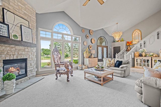 2920 CIRCLE OAKS LANE, Green Bay, WI 54313