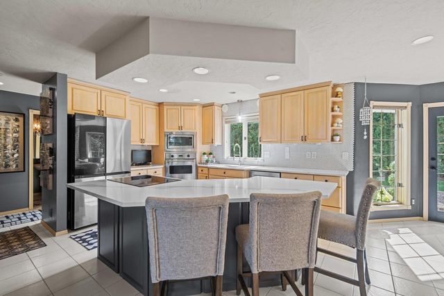 2920 CIRCLE OAKS LANE, Green Bay, WI 54313