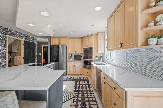 2920 CIRCLE OAKS LANE, Green Bay, WI 54313