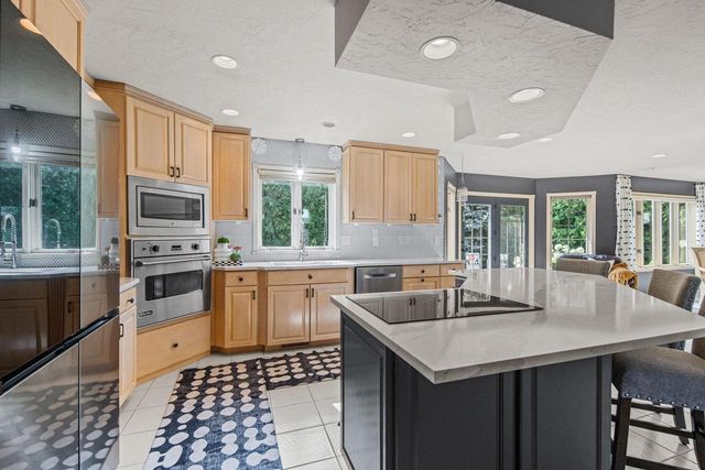 2920 CIRCLE OAKS LANE, Green Bay, WI 54313