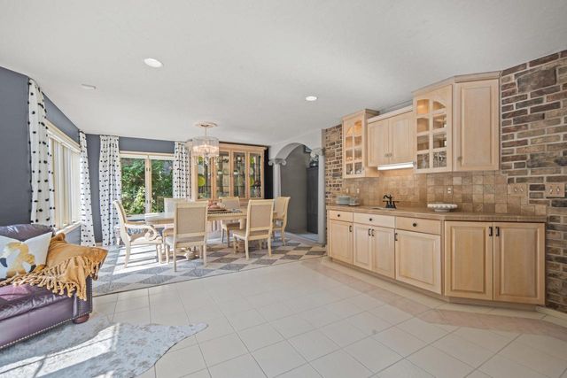2920 CIRCLE OAKS LANE, Green Bay, WI 54313