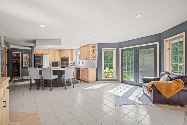 2920 CIRCLE OAKS LANE, Green Bay, WI 54313