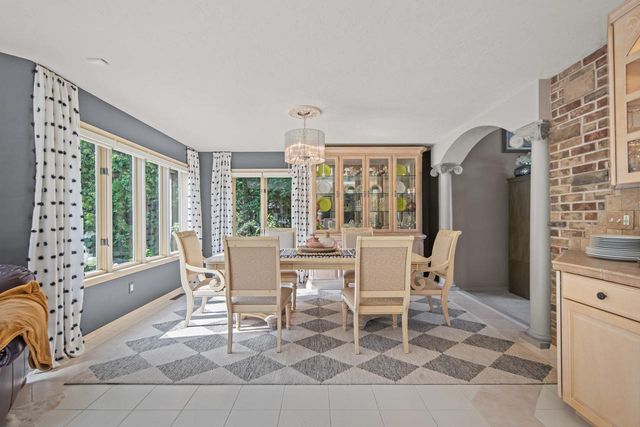 2920 CIRCLE OAKS LANE, Green Bay, WI 54313