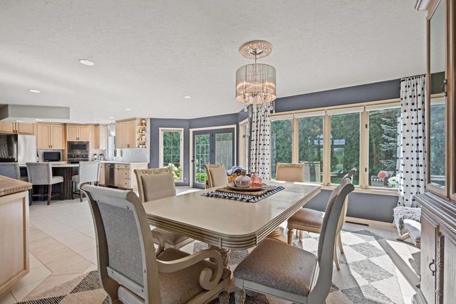 2920 CIRCLE OAKS LANE, Green Bay, WI 54313