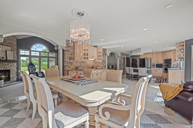 2920 CIRCLE OAKS LANE, Green Bay, WI 54313