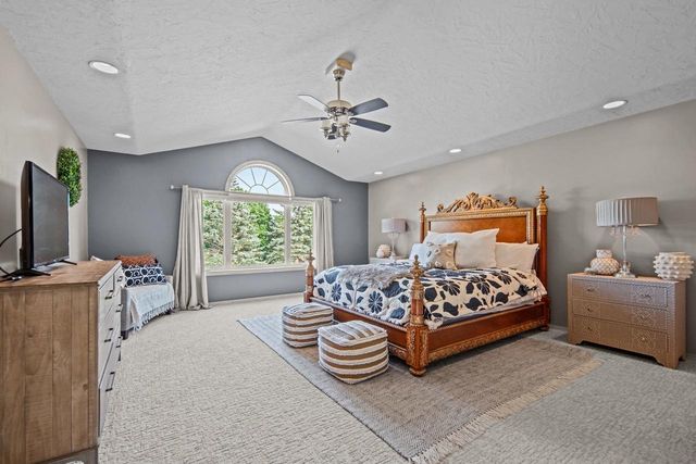 2920 CIRCLE OAKS LANE, Green Bay, WI 54313