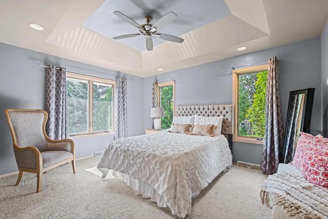 2920 CIRCLE OAKS LANE, Green Bay, WI 54313