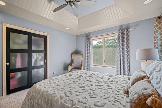 2920 CIRCLE OAKS LANE, Green Bay, WI 54313