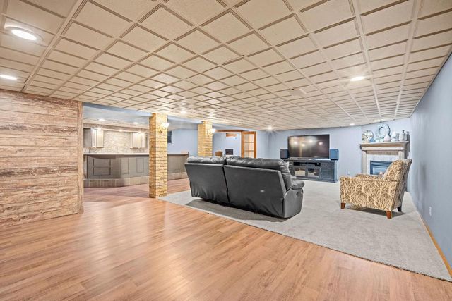 2920 CIRCLE OAKS LANE, Green Bay, WI 54313