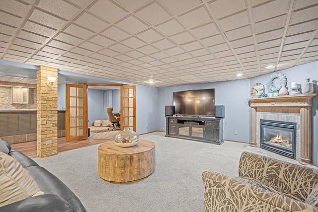 2920 CIRCLE OAKS LANE, Green Bay, WI 54313
