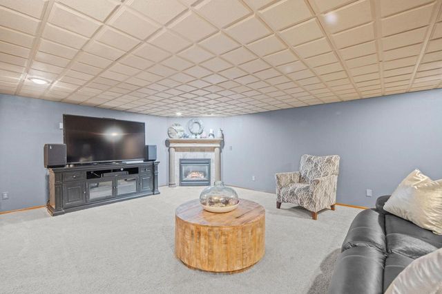 2920 CIRCLE OAKS LANE, Green Bay, WI 54313