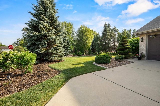 2920 CIRCLE OAKS LANE, Green Bay, WI 54313