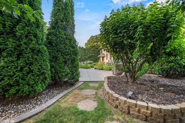 2920 CIRCLE OAKS LANE, Green Bay, WI 54313