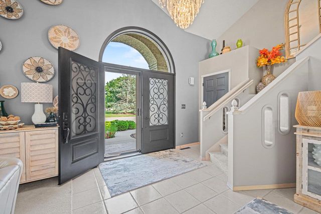 2920 CIRCLE OAKS LANE, Green Bay, WI 54313