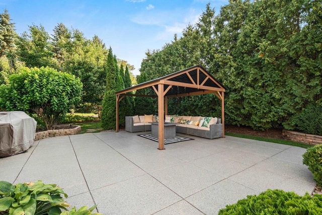 2920 CIRCLE OAKS LANE, Green Bay, WI 54313
