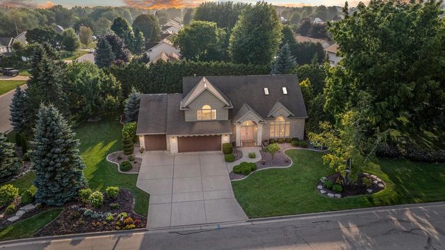 2920 CIRCLE OAKS LANE, Green Bay, WI 54313