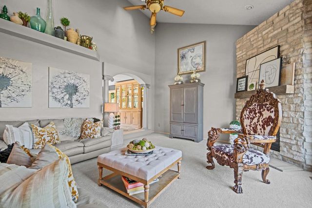 2920 CIRCLE OAKS LANE, Green Bay, WI 54313