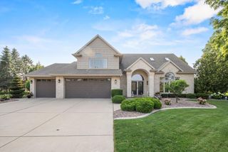 2920 CIRCLE OAKS LANE, Green Bay, WI 54313