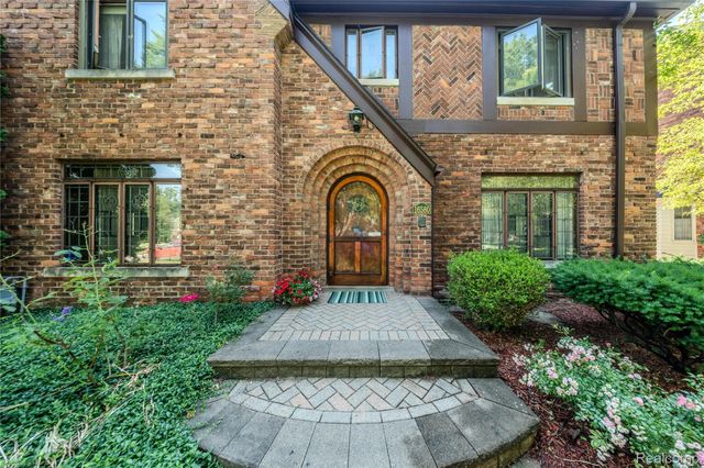 16580 Westmoreland Road, Detroit, MI 48219